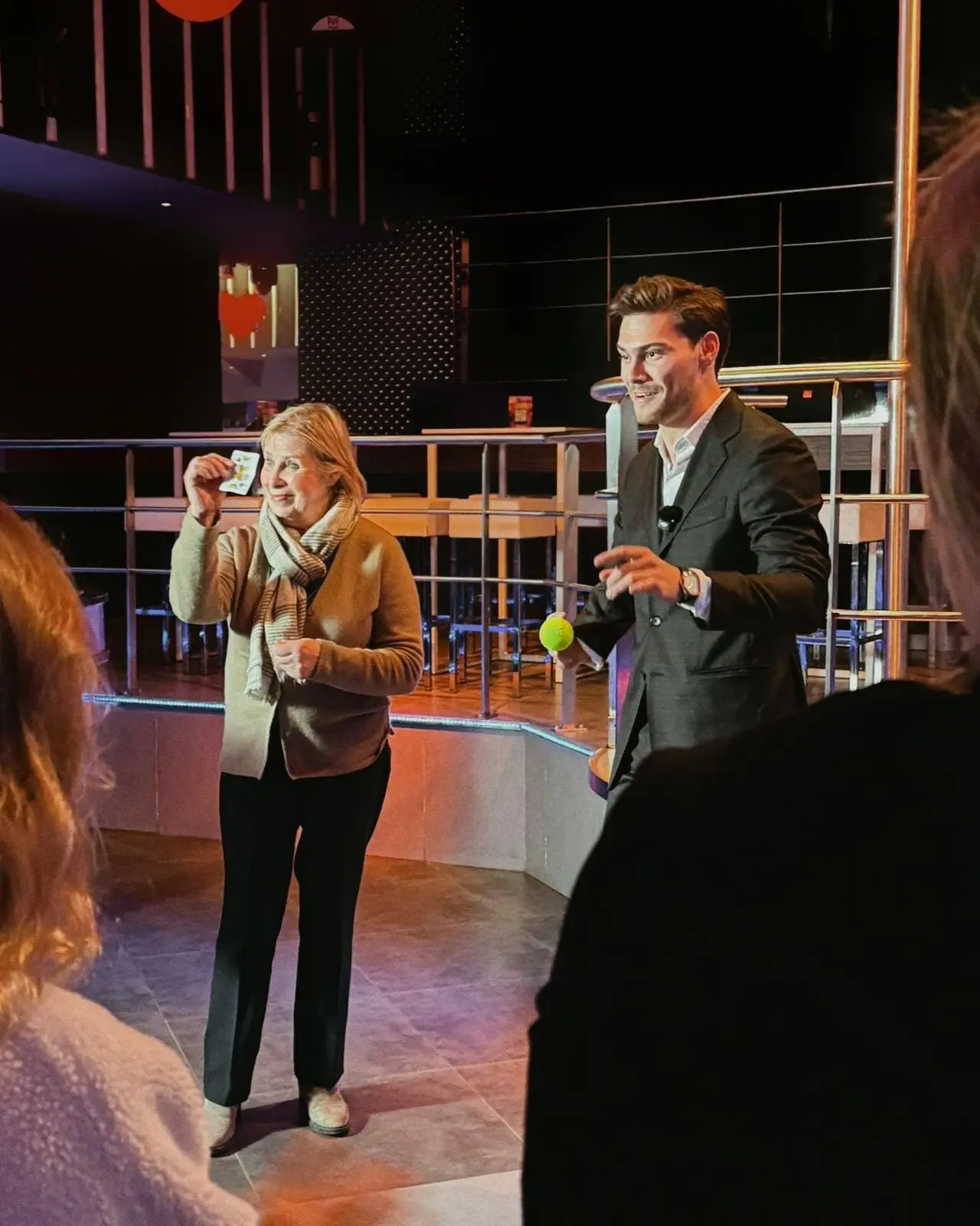 Wout De Sutter brengt close-up magie tijdens een bedrijfsevent